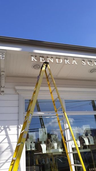 Brass Cleaning for the Baton Rouge, LA Kendra Scott Sign (1)