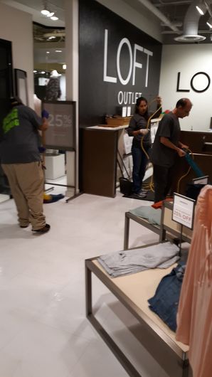 Retail Cleaning at New Orleans LOFT Outlet (1)