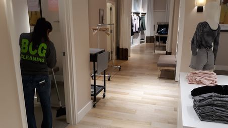 Retail Cleaning at New Orleans LOFT Outlet (3)