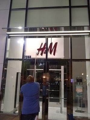 Window Cleaning for Metairie, LA H&M Retail Store (2)