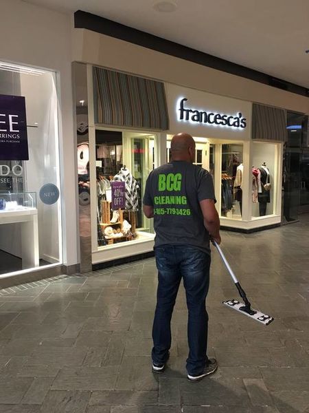 Retail Cleaning in Metairie, LA Mall (1)