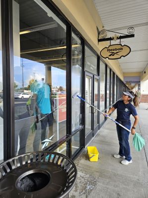 Commercial Window Cleaning in Chalmette, LA (1)