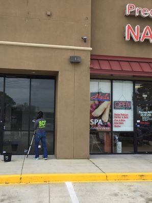 Commercial Window Cleaning in Kenner, LA (1)