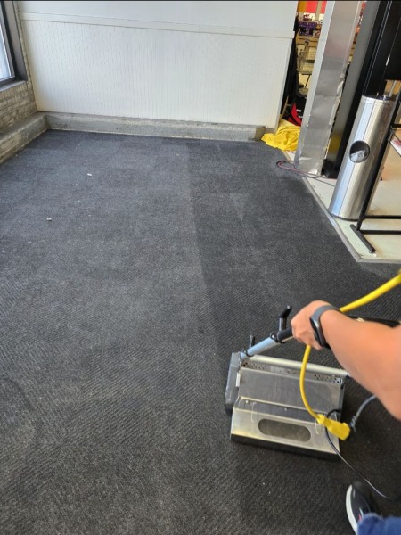 Commercial Carpet Cleaning in Metairie, LA (1)
